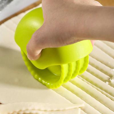 Keukengebaksnijder Ronde Twist 360 Rolling Edge Comfortabel in de hand Eenvoudig te bedienen gebaksnijder
