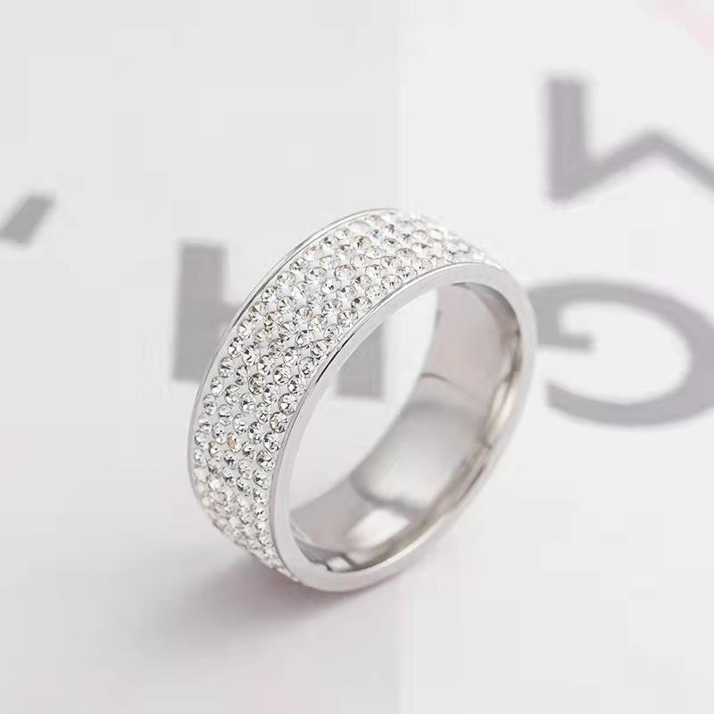 Evropský a americký 8mm 5řadý diamantový módní prsten z titanové oceli