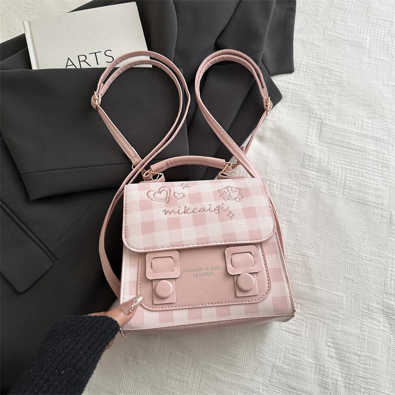 Schoolbag Fashion Retro Travel Bag Korean Niche Commuter Backpack Female College Style Cute Casual Messenger Bag