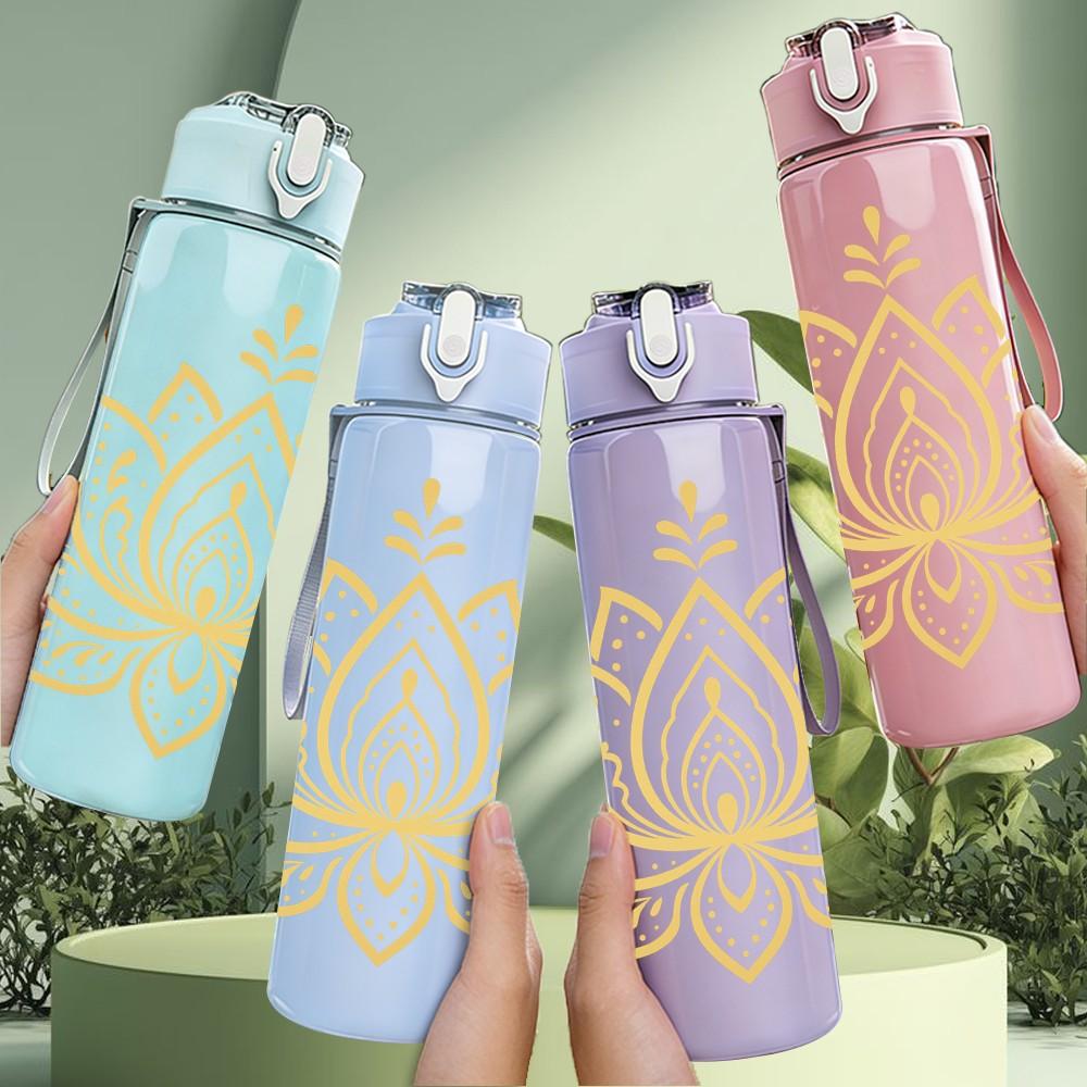 1PC Simple Golden Lotus Bloom 750ml Color Plastic Sports Water Bottle Leakproof Flip Straw Lid Suitable for Sports Office Home Use