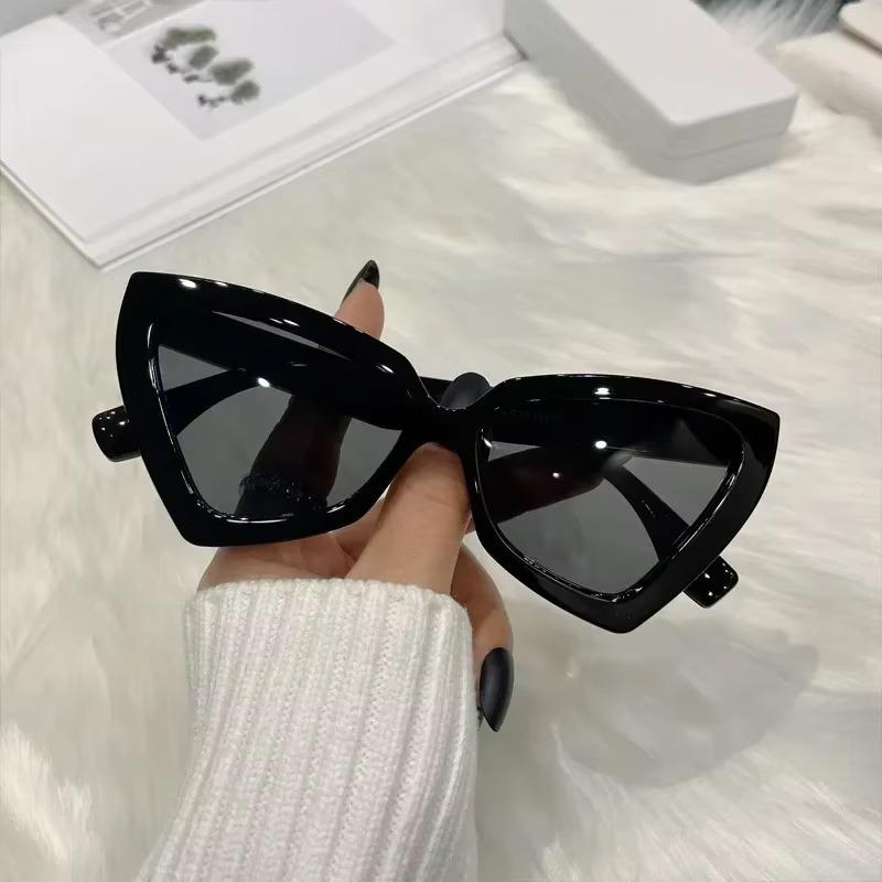 Lunettes de soleil œil de chat vintage sexy et mignonnes pour femmes, petites, noires et blanches, triangulaires, rétro, style léopard