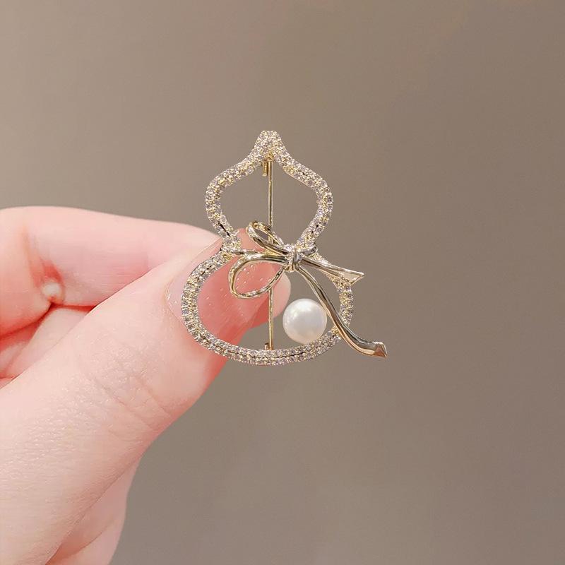 Fashion Brooch Female Highend Corsage Antilight Butterfly Brooch Highend Niche Corsage