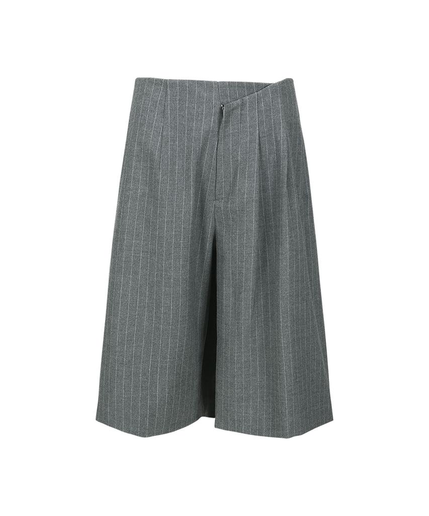 Seutimillon Asymmetrical Pleated Bermuda Shorts