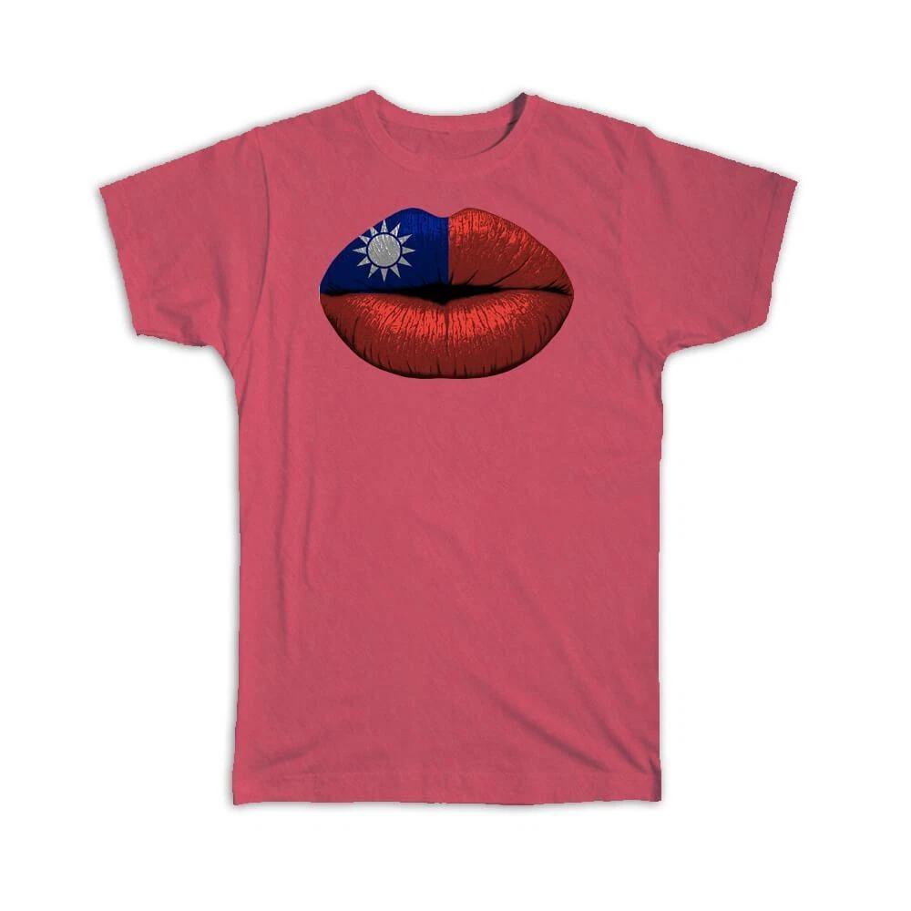 Gift T-Shirt : Lips Taiwanese Flag Taiwan Expat Country For Her Woman Feminine