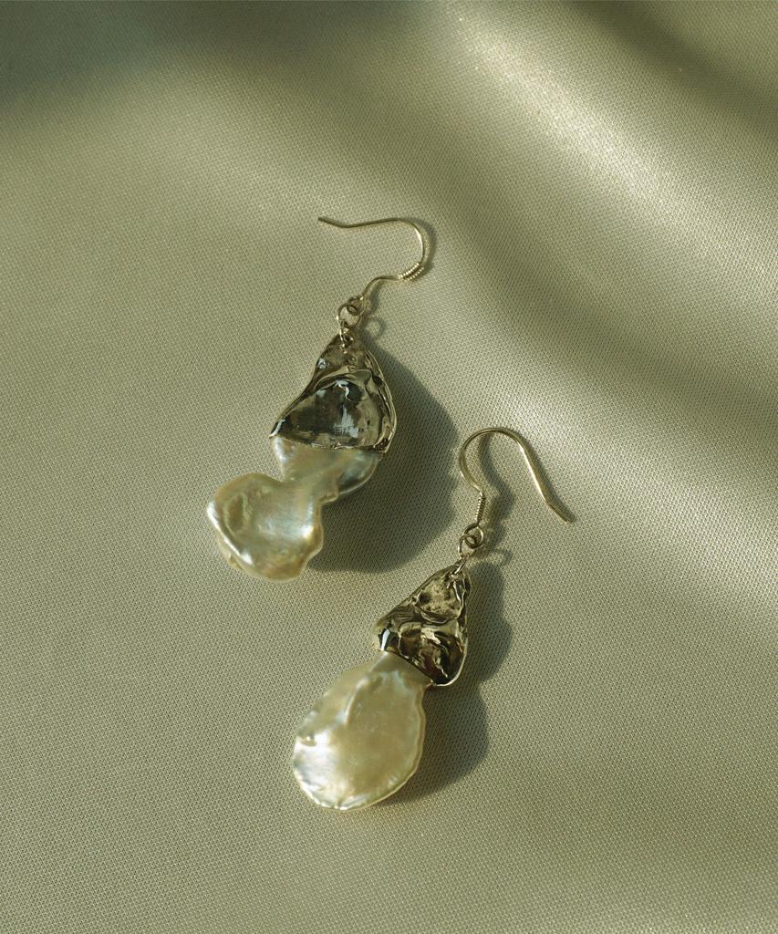 Bizarre Jewelry Pearl Earrings _S