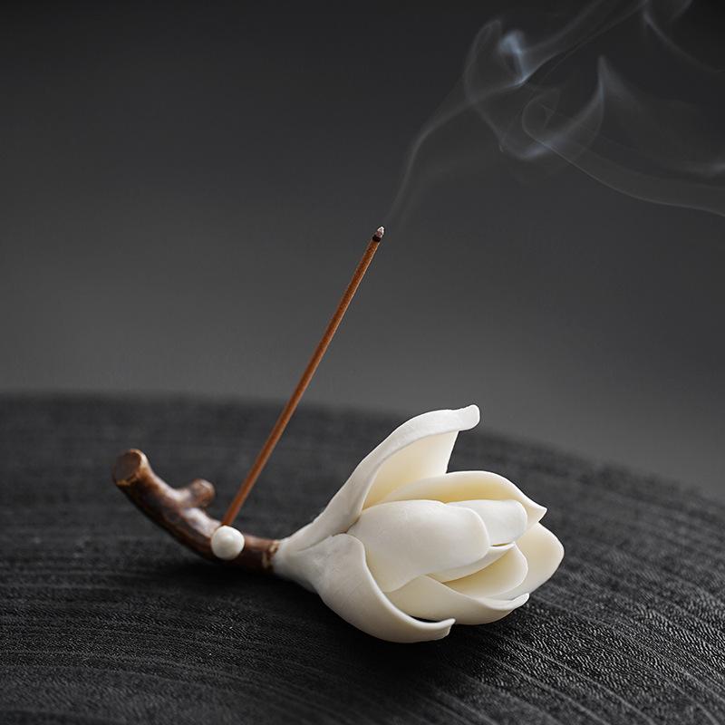 Handmade Ceramic Magnolia Incense Holder – Color-Changing Table Decoration for Tea Ceremony