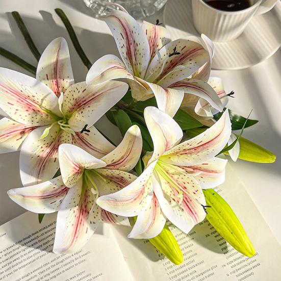 Kunstige liljeblomster med 2 hoder i full blomst og 1 knopp, lang stilk. Kunstige liljebukett til bryllupsblomsterarrangementer, vårblomsterdekorasjon til hjemmebordet.