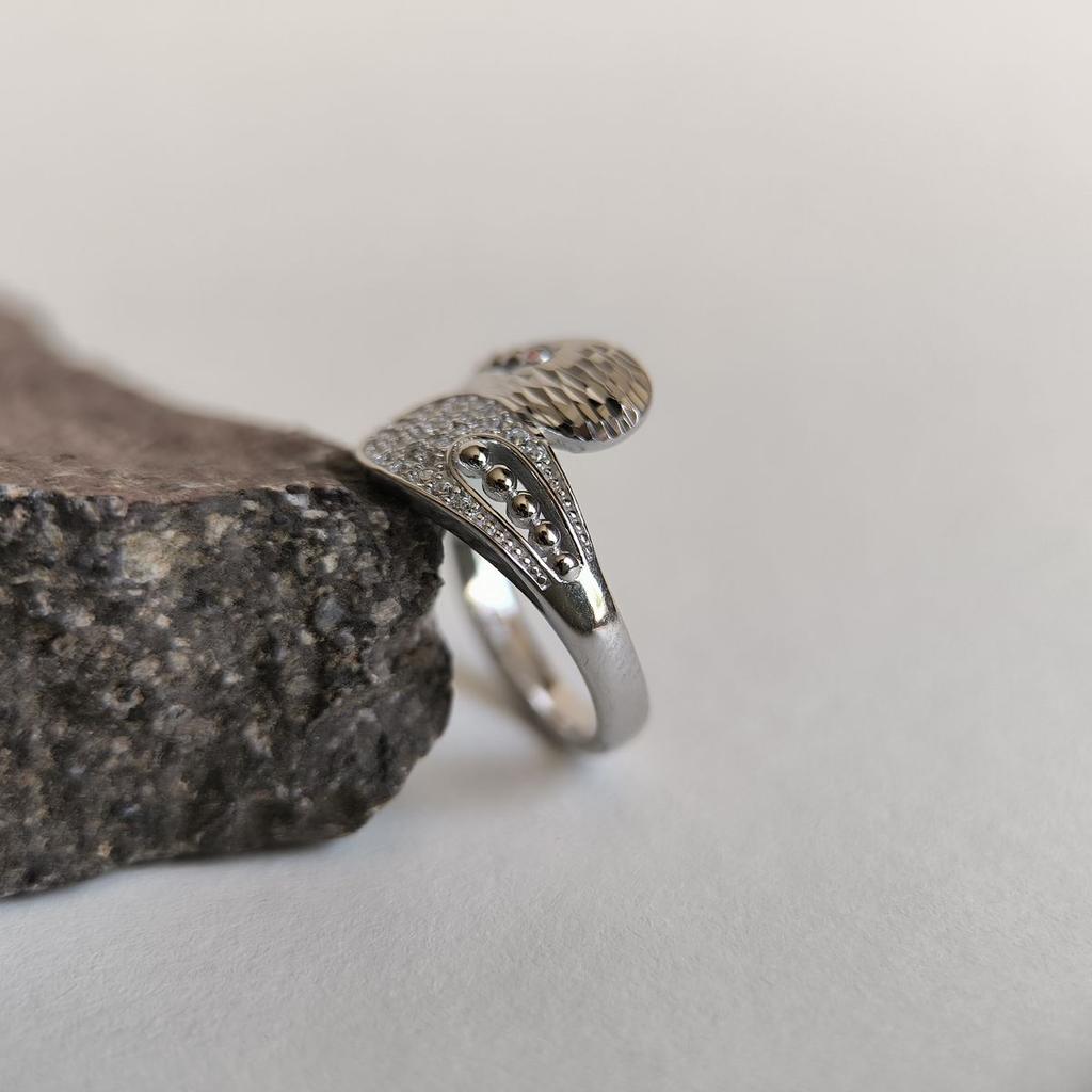 Bague en argent avec zircons, poids de l'article 4,21 g (2180678)