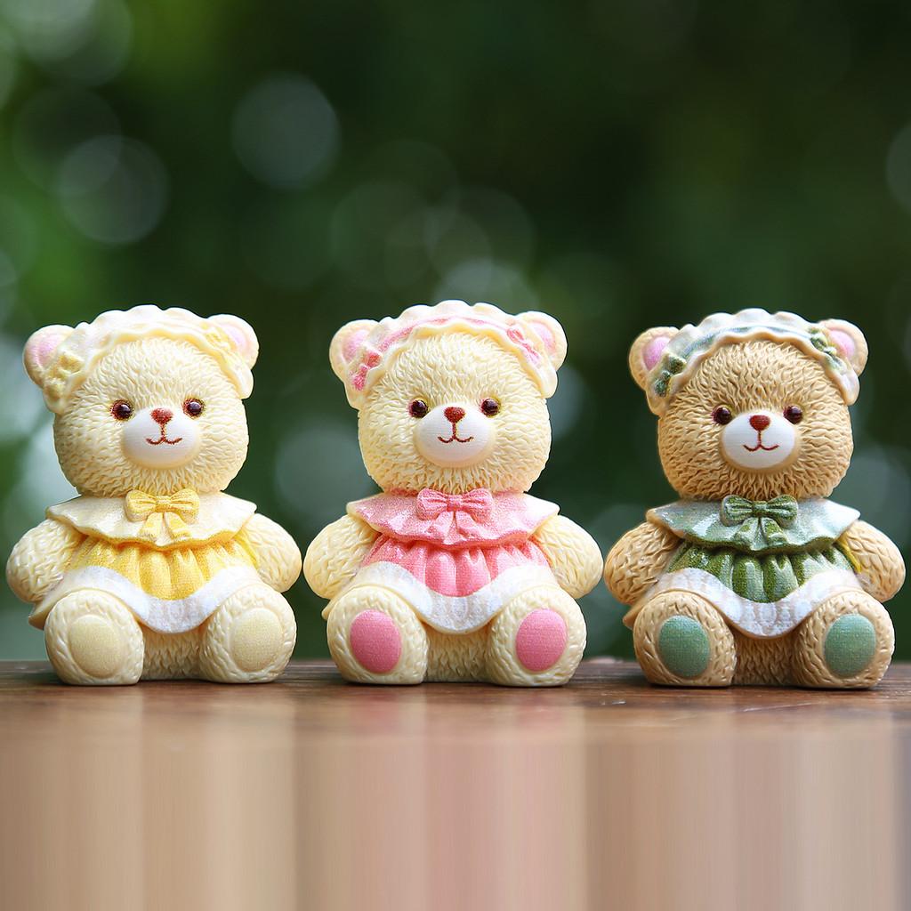 Resin Cartoon Bear Miniature Collectible Toy For Kids And Collectors