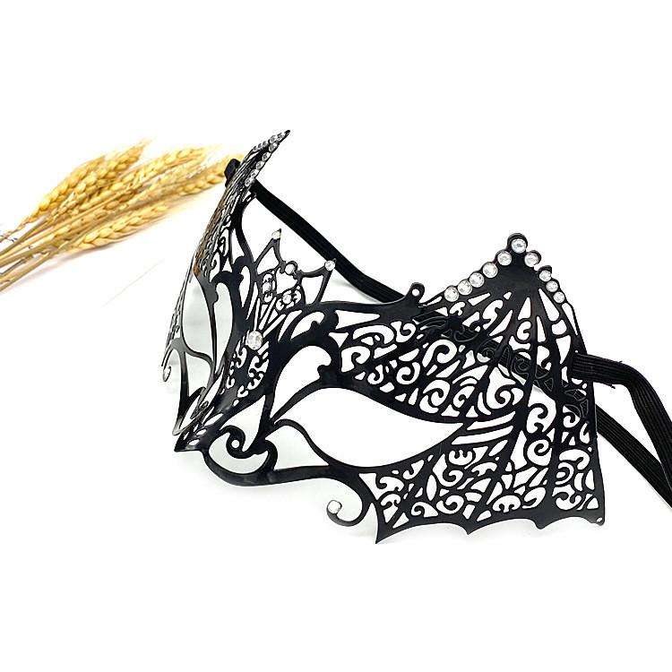 Metall-Gesichtsmaske für Cosplay-Partys mit handgefertigtem Design und sexy Halbgesichts-Stil
