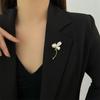 Vynikající brož s perlou vážka: Elegantní dámský kostýmní doplněk pro jaro a podzim 2023