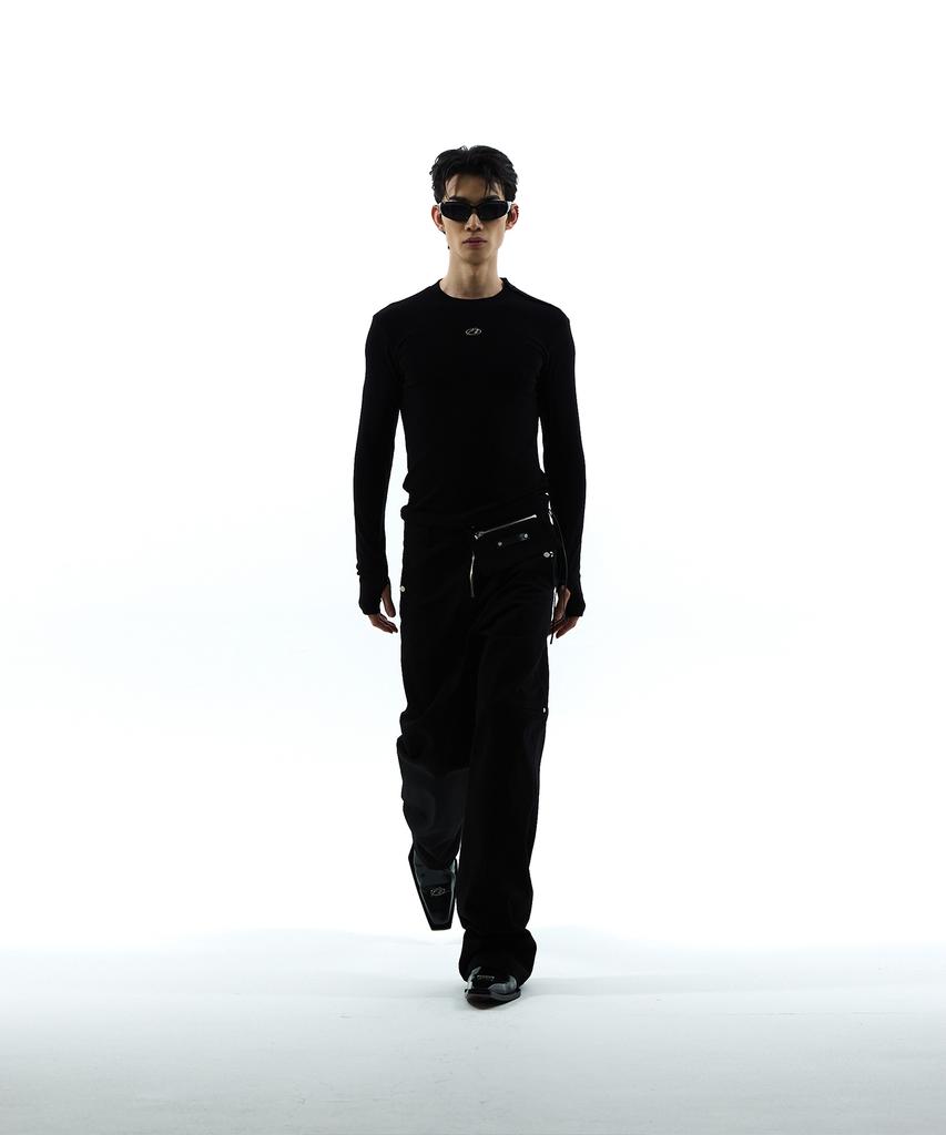 MORE THAN BLACK Logo Side Snap Warmer Sleeve