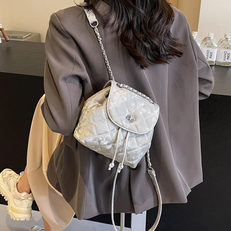 Sac à dos petit et portable à chaîne losange décontracté nouveau mode printemps et été sac à dos à une épaule porté en bandoulière tendance