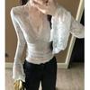 Bluză Scurtă din Dantelă cu Decolteu Adânc și Mânecă Lungă, Croială Slim Fit, Transparente, Crop Tops de Primăvară/Vară, Streetwear Sexy, Subțiri, Culoare Uni