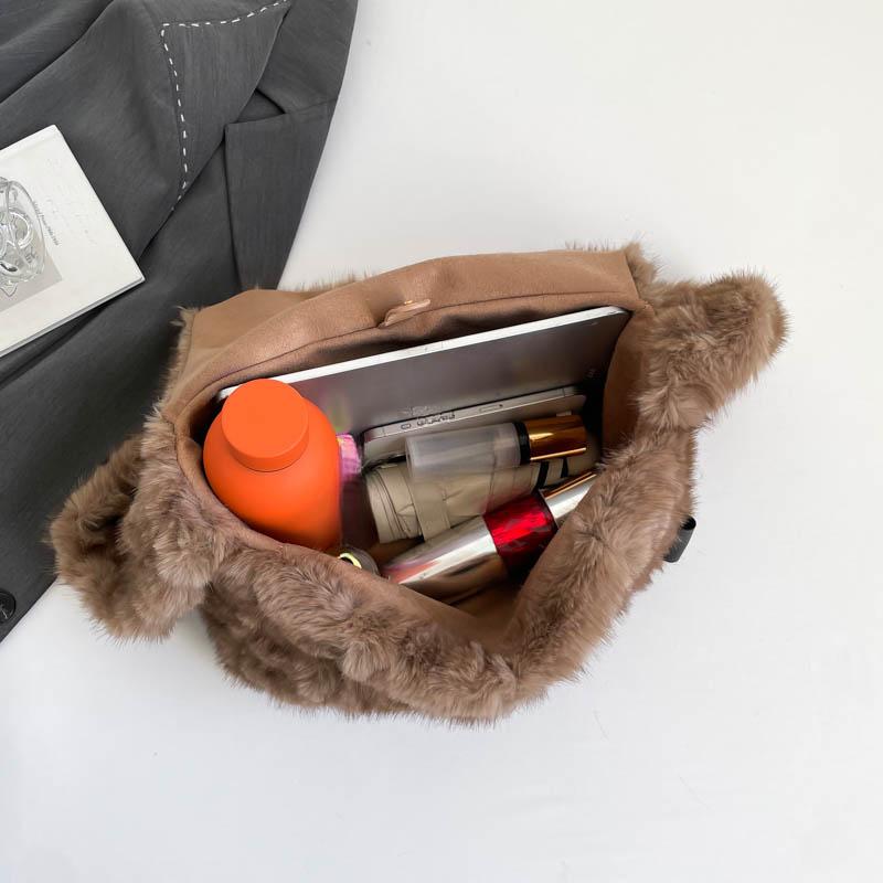 Modische Klappen-Clutch-Geldbörse Tasche Weiches Kunstfell Kleine Umhängetaschen für Damen 2025 Wintertrend Koreanische Plüsch-Handtaschen Crossbody-Tasche