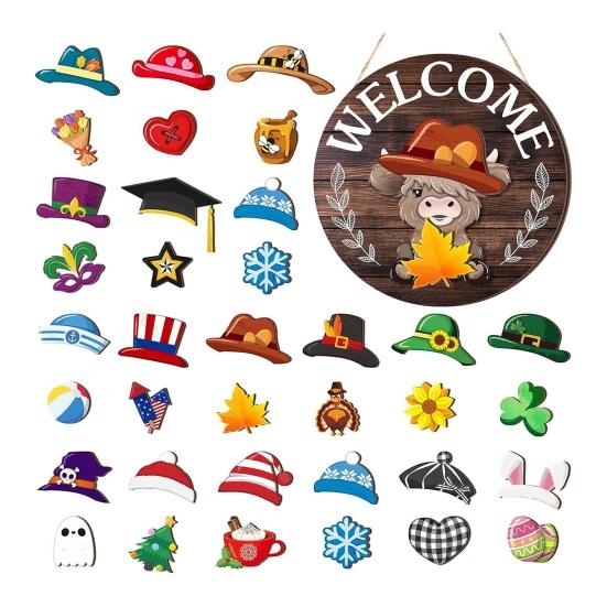 1 Ensemble Panneau de Bienvenue en Bois Interchangeable avec Accessoires de Chapeau Saisonniers Gnomes Vache des Highlands Panneau à Suspendre pour Porte d'Entrée Décoration de Fête Maison Bureau