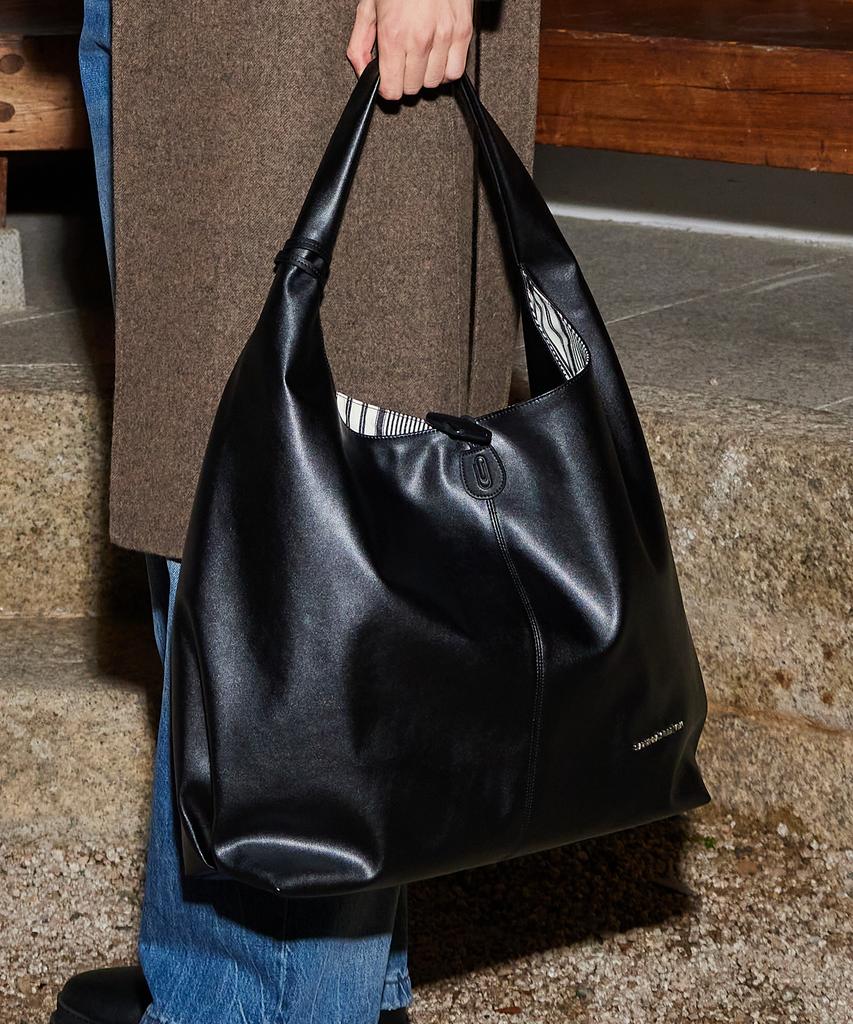 Saturday Eleven No.51 Brooklyn Shoulder Bag _ Black