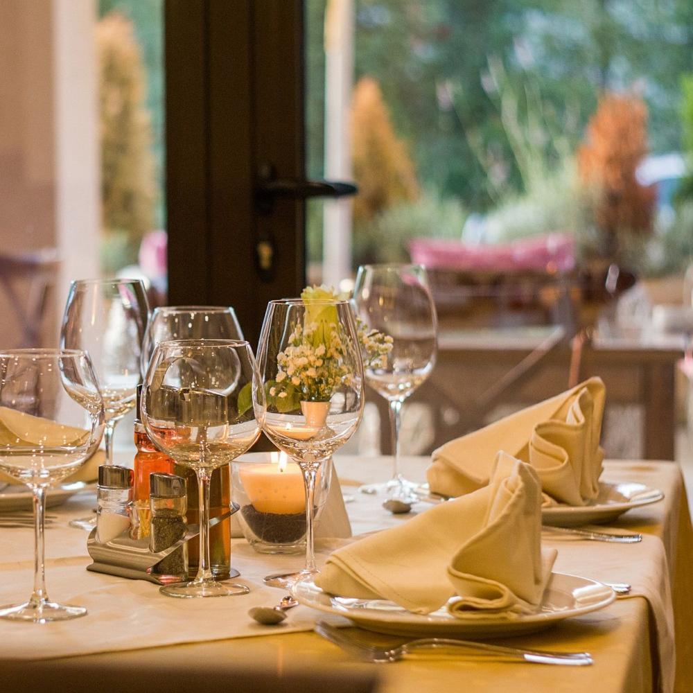 Restaurant Solid for Wedding Party Dinner Table Napkins Satin Cloth Napkins with Hemmed Edges