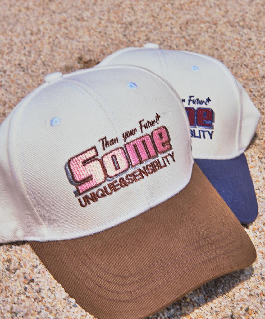 SOME PLACE Two-Tone Racing Lettering Logo Embroidery Contrast Cotton Ball Cap [Brown]