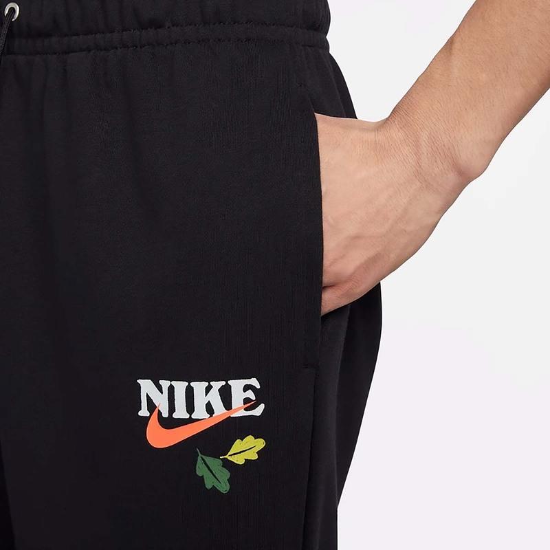 Nike კონტრასტული ლოგოს დიზაინი საშუალო წელის შესაკრავით ნაქსოვი სპორტული შარვალი მამაკაცებისთვის შავი HF1114-010
