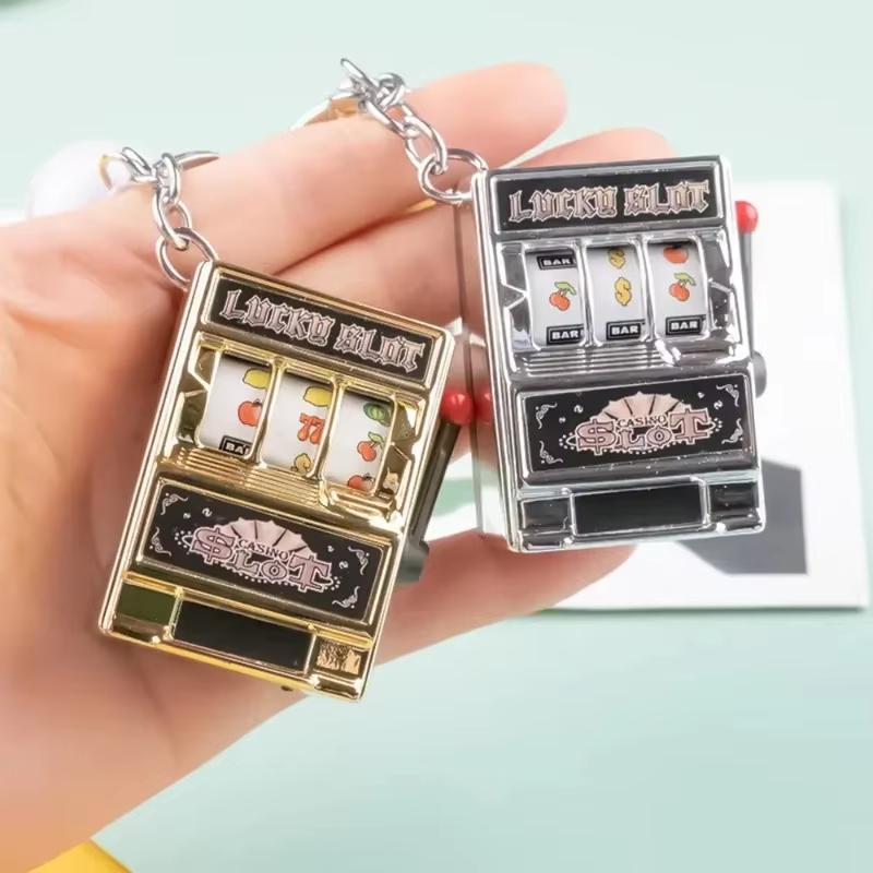 Porte-clés Machine à sous Fruitée Drôle 1 Pièce Mini Portable Jeu Jouet Porte-clés Mignon Pendentif Sac à Dos pour Cadeau de Vacances en Famille