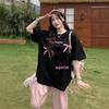 Locker sitzendes koreanisches Kurzarm-T-Shirt aus Baumwolle mit Schleife und Buchstabendruck für Damen