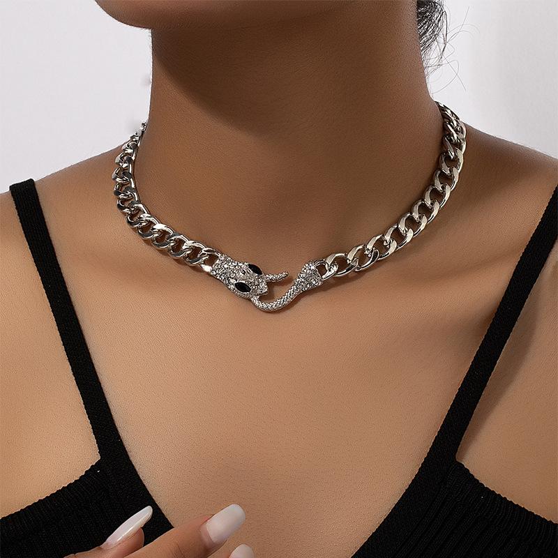 Personligt Orm Herrhalsband Format Metallkedjehalsband för Kvinnor Kragkedja Nät Röd Hip Hop Coola Smycken