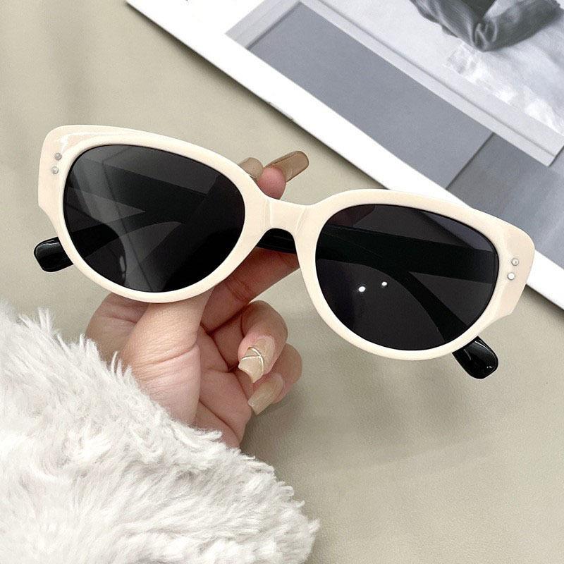 Sunglasses UV Protection Luxury Cat Eye Design for Women Face Slimming Effect No Makeup Essential Elegant Stylish Comfortable