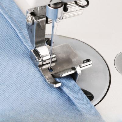 T9/F99 Einstellbarer Multifunktions-Nähfuß zum Säumen von gefalteten Rollkantenführungsfüßen eines flachen Autos, Teil einer industriellen Nähmaschine
