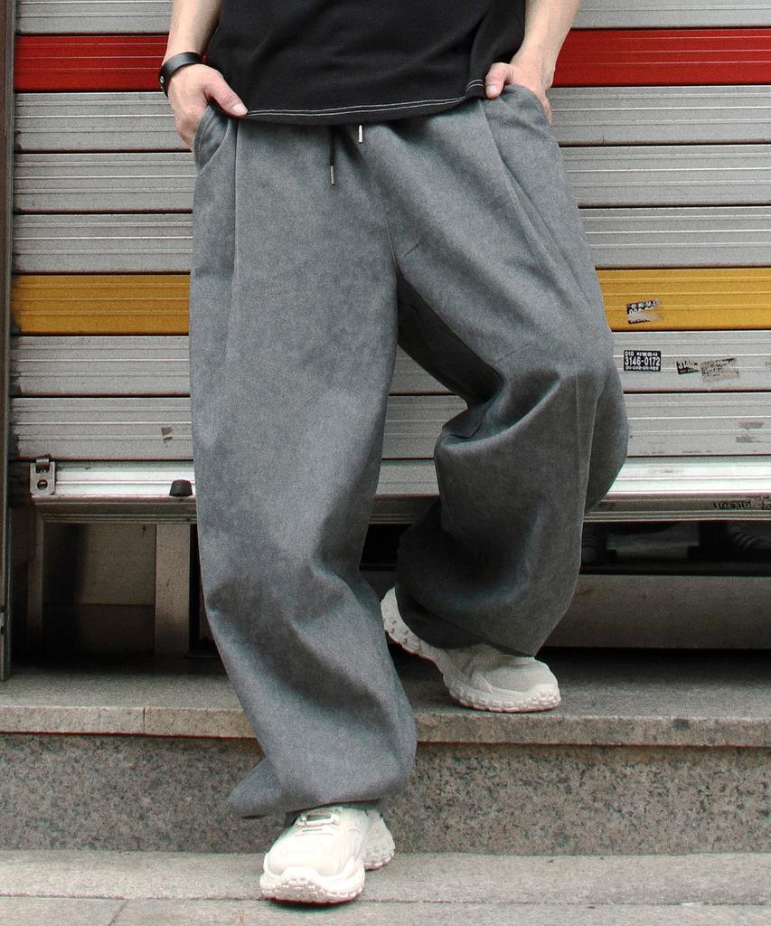 Deumakeu M Grunge Washing Side One Tuck Curved Wide Pants Charcoal