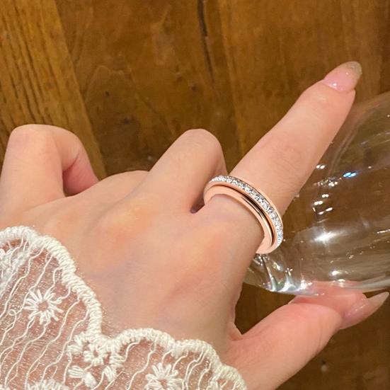 Otočné prstene pre ženy Mužov Titánová oceľ Fidget prsteň so štvorcovými umelými diamantmi Hypoalergénny prsteň proti úzkosti Darček pre blízkych Pre neho Pre ňu