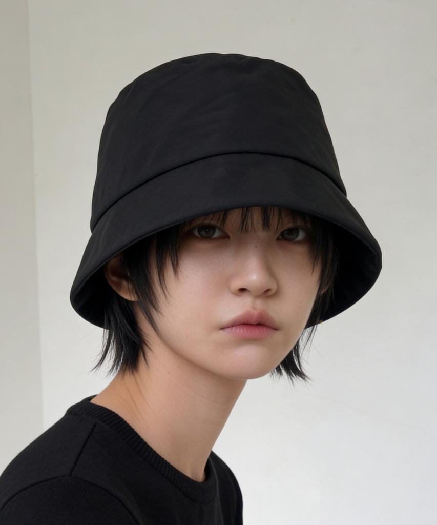 Eondeokeonteulolseutyudio Short Brim Bucket Hat Tulip Bucket / Memory / Black