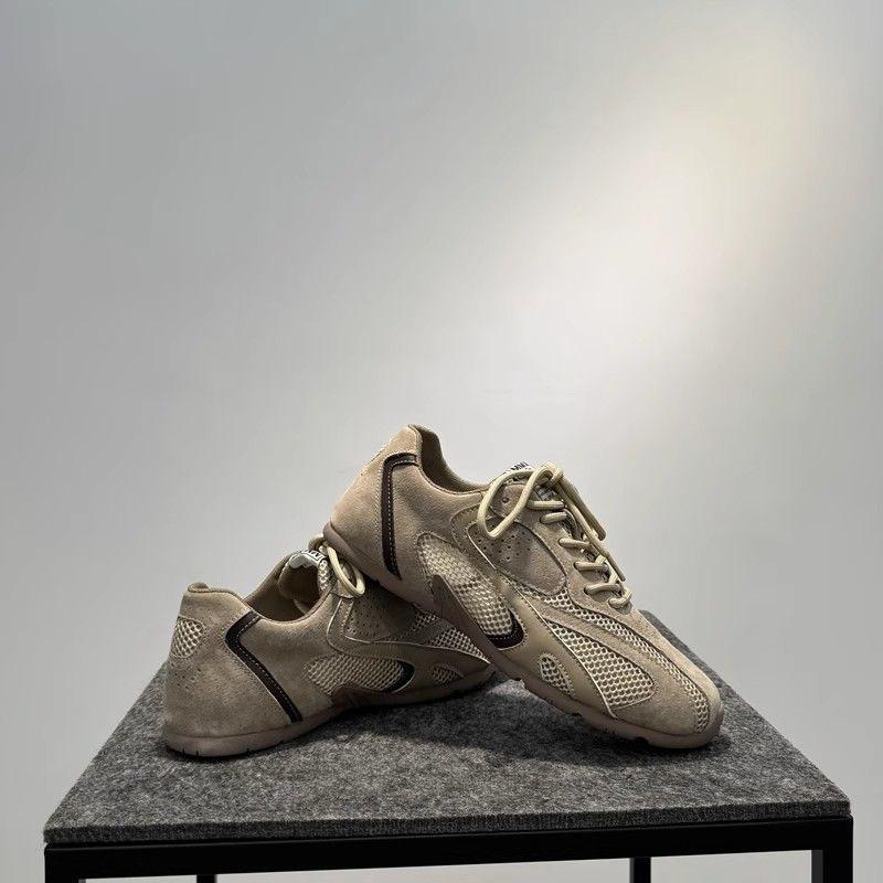 Zapatos de hombre 2025 nuevos de verano de malla casual zapatos de moda transpirables de suela blanda zapatos Forrest Gump versátiles de cordones de caña baja