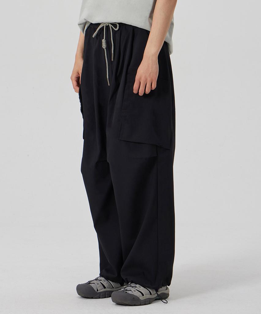 MAKEITTO Two Tuck Wide Parachute Cargo Pants_Black