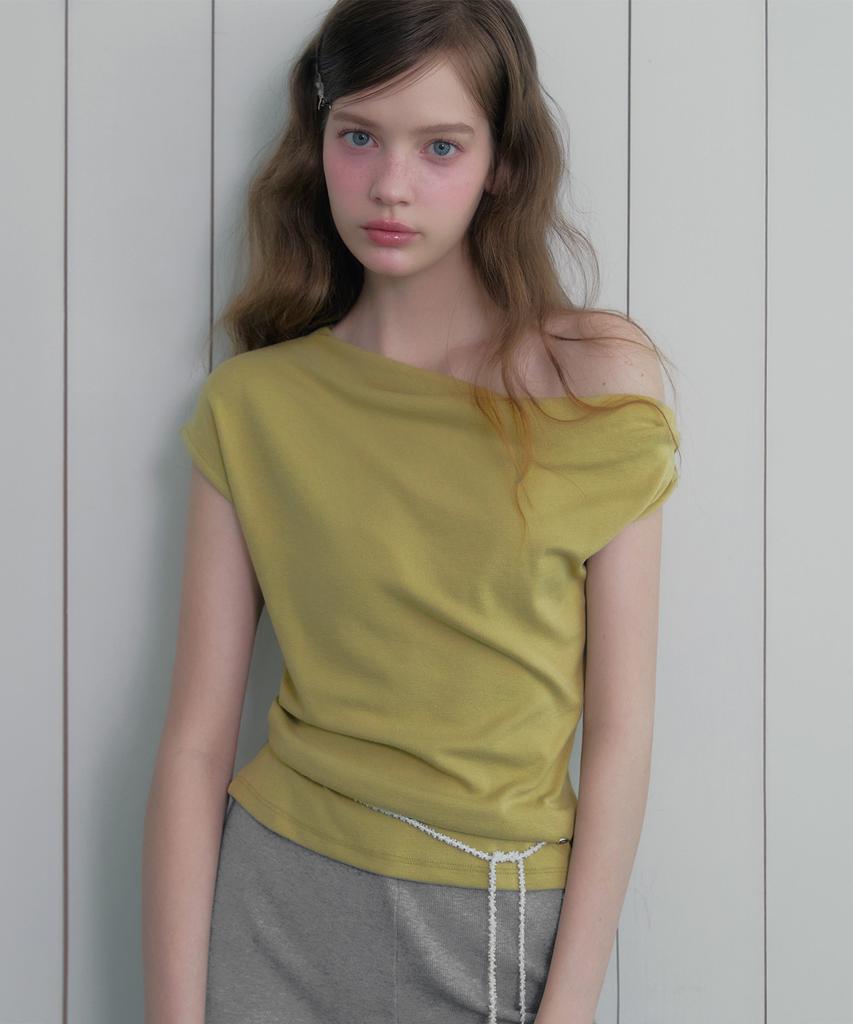 Teuwi Mete Twist Asymmetrical Off-Shoulder T-Shirt