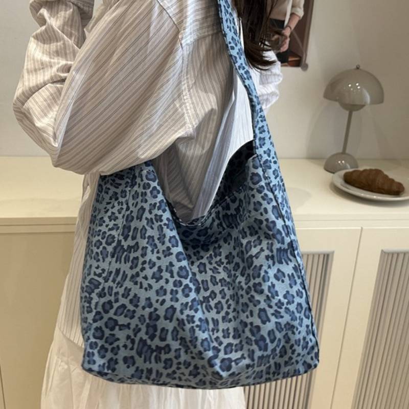 Street Style Leopard Pattern Shoulder Bag With Spliced Fabric And Inner Zipper Pockets For Casual Outings