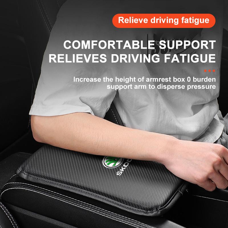 Podkładka na konsolę samochodową ze skóry z włókna węglowego Pokrowiec na poduszkę podłokietnika samochodowego dla Skoda SCALA Superb Octavia 2 3 A4 A5 Fabia Kamiq Kapoq Kodiaq Rapid