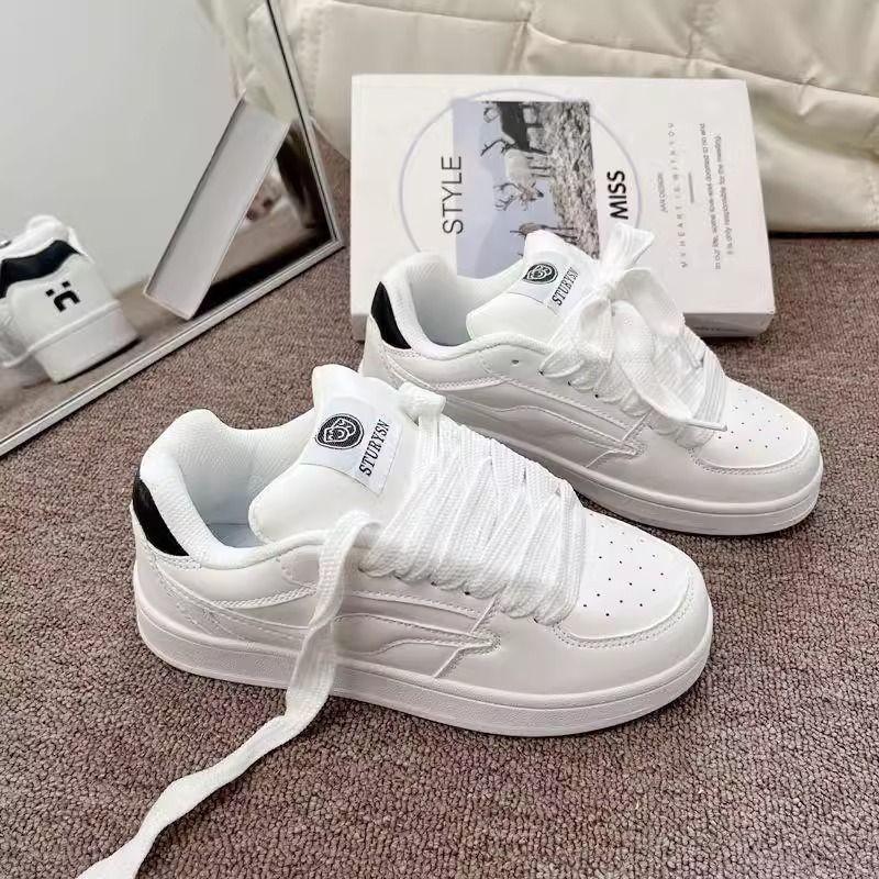 Petites chaussures de skate tendance fraîches et respirantes pour femmes, ins marée à semelle épaisse, petites chaussures blanches polyvalentes, été 2025, chaussures de pain décontractées pour étudiantes