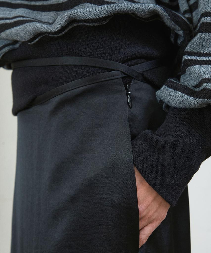 Your Wrap Tie Satin Skirt / Black