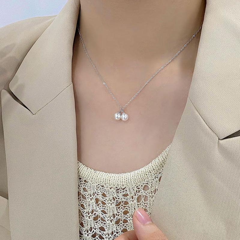 Simple French Two Pearl Necklaces with Temperament and Versatile Collarbone Chains New Niche Necklace