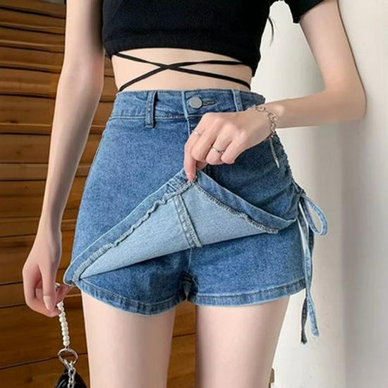 Retro Spicy Low-Waist Denim Hot Pants - Women's Petite Tight-Fit Rolled-Up Shorts