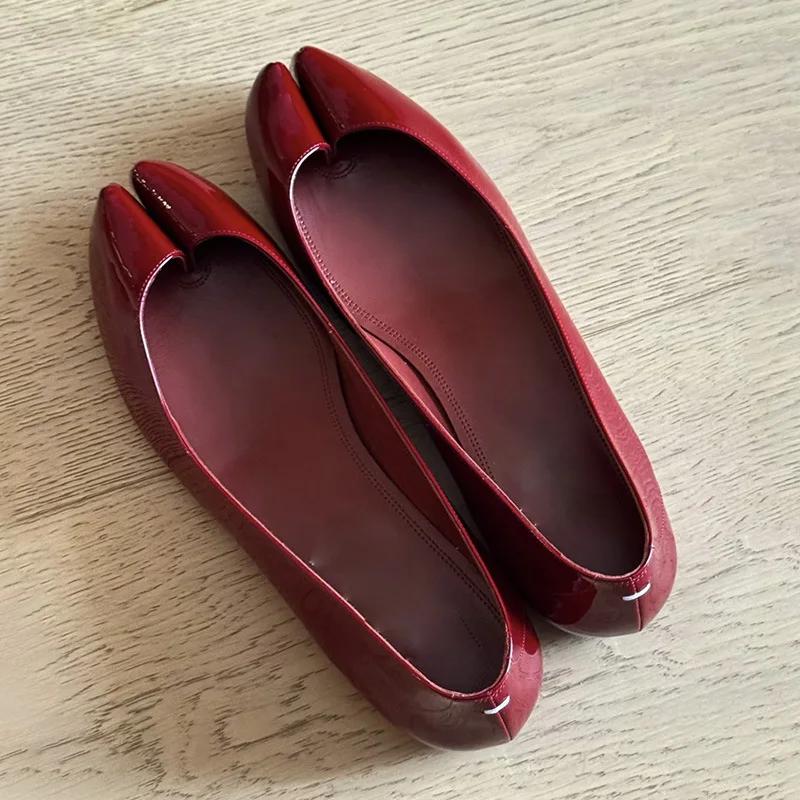 Women Tabi Ninja Ballet Flats Split Toe Mary Janes Patent Leather Party Shallow Mouth Single Shoes Solid Sandals Ladies Loafers