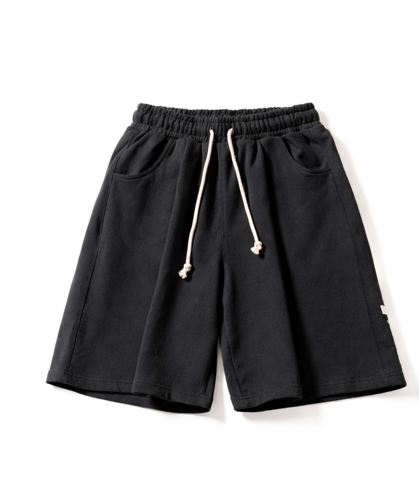 AMOU Molly One Tuck Bermuda Pants Black
