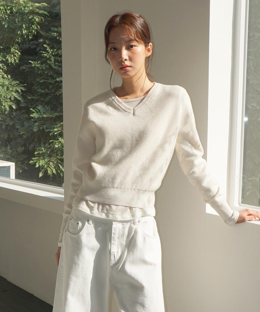 MOOD INSIDE WOMAN (Woman) Essential Mood Crop V-Neck Knit_Ivory (B Type)