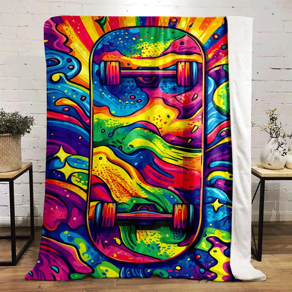 Lebhafte wirbelnde Muster in Regenbogenfarben, die ein Skateboard-Design umgeben. Decke für alle Jahreszeiten Mittagspause Überwurf Geschenk