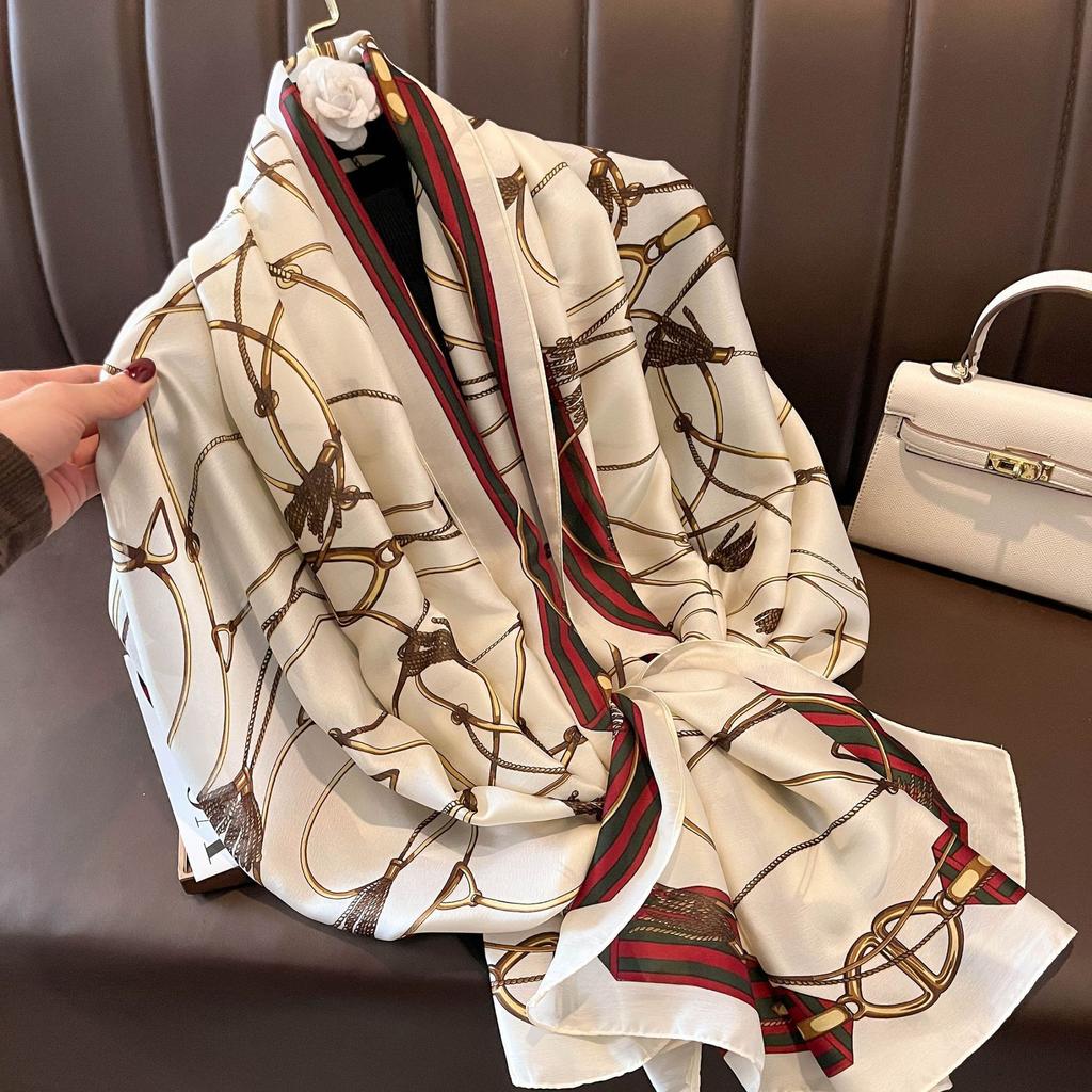 Luxury Brand Autumn and Winter Women New Style Fashion Color Matching Print Scarf Lady Popular Headcloth Beach Shawl
