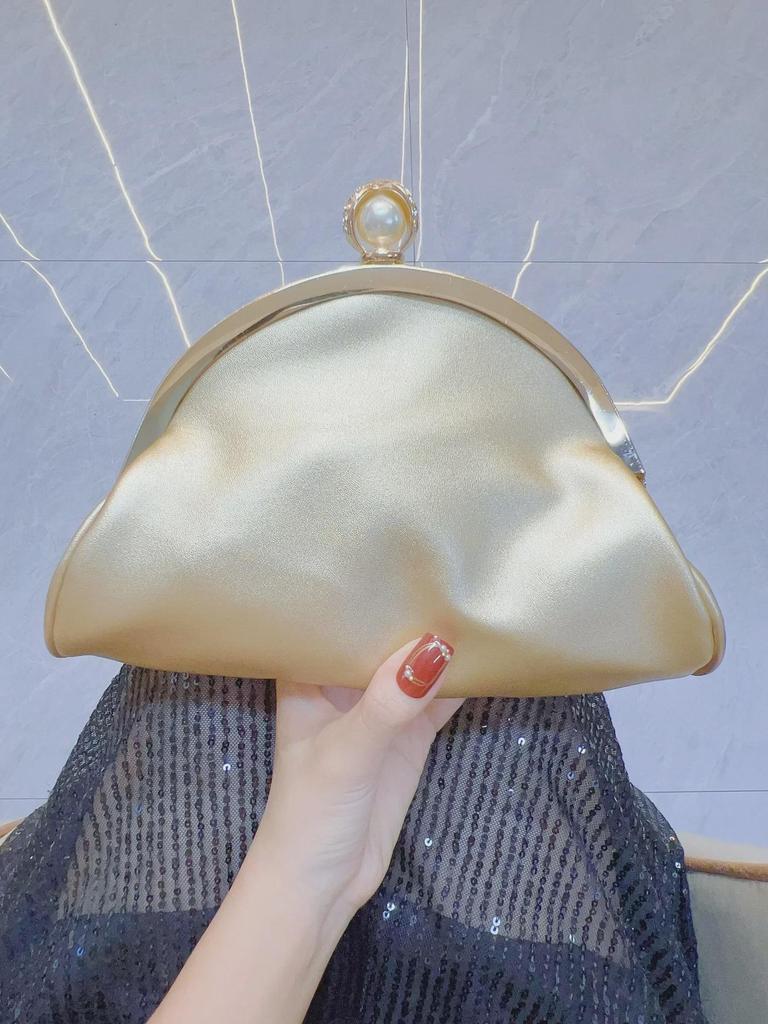 Crossbody Clutch – elegantní dámská kabelka na večer, na svatbu a na šaty