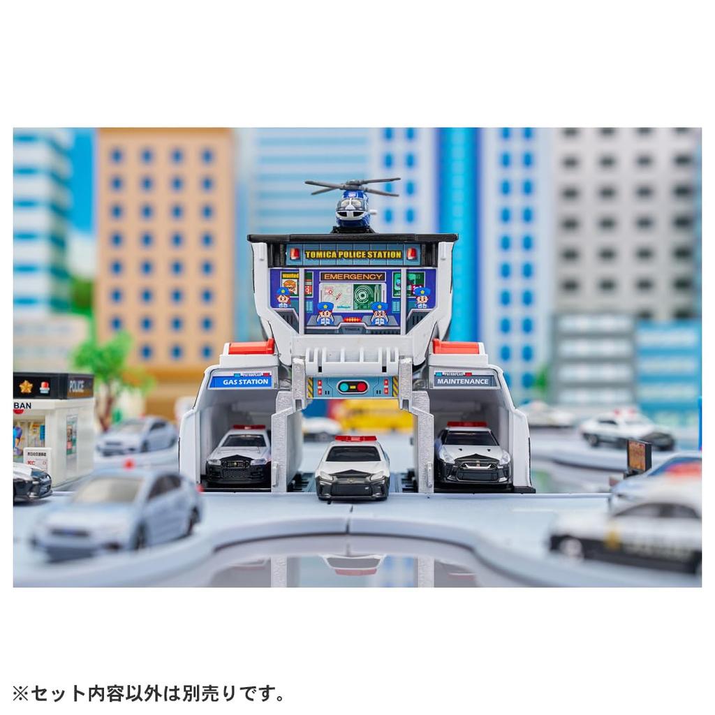 TAKARA TOMY Tomica Vehicle Town Transforming Patrol Car Miniature Car Toy for ages 3 and up (with Tomica) Direct from Japan