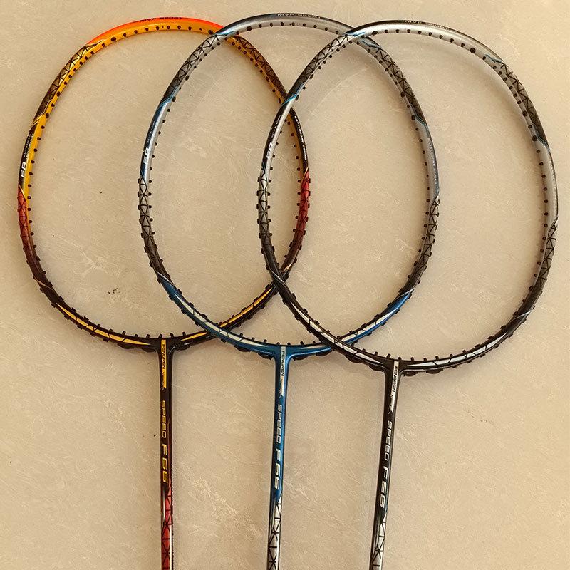 Premium All-Carbon Badminton Schläger: Ultraleicht 5U für Angriff & Verteidigung, Ideal für das Studententraining, Einteilige Form, 30 Monate Garantie.
