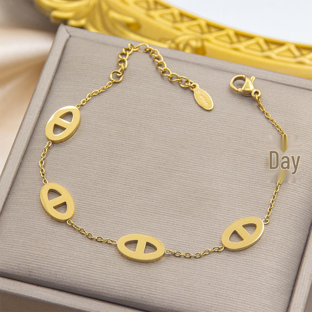 Stylish European and American Titanium Steel Pig Nose Bracelet: Simple, Versatile, and High-End